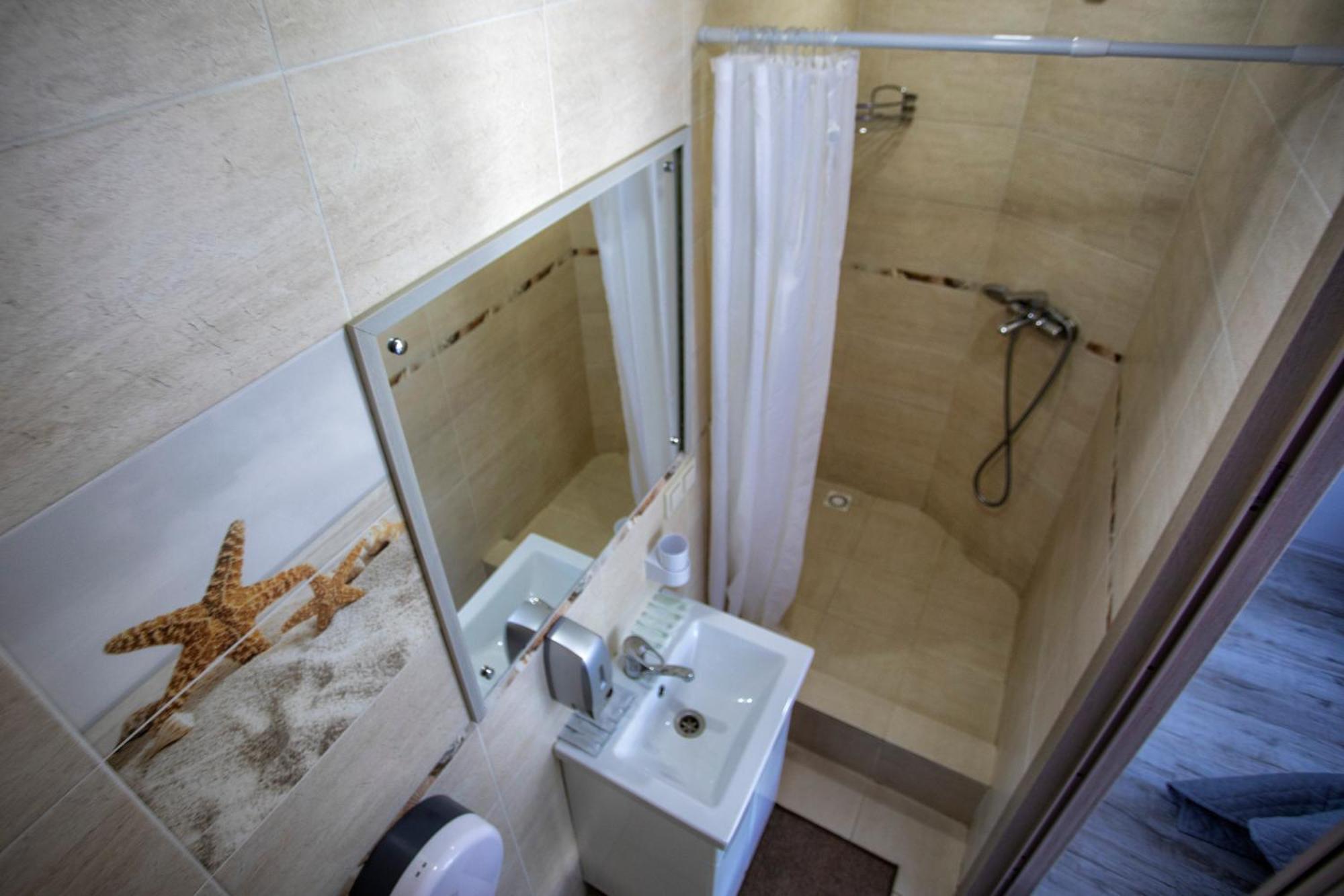 Light Life Hostel Kiev Ngoại thất bức ảnh